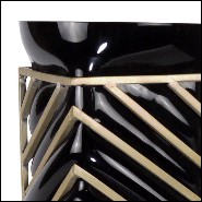 Vase en verre noir soufflé à la main entouré d'une structure en laiton 104-Enlace Black