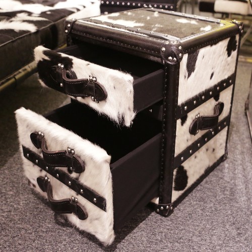 Coffre avec structure en bois massif recouvert de cuir de vachette noir et blanc 35-Cowhide Cube