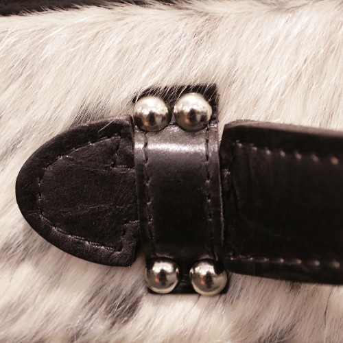 Coffre avec structure en bois massif recouvert de cuir de vachette noir et blanc 35-Cowhide Cube