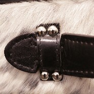 Coffre avec structure en bois massif recouvert de cuir de vachette noir et blanc 35-Cowhide Cube