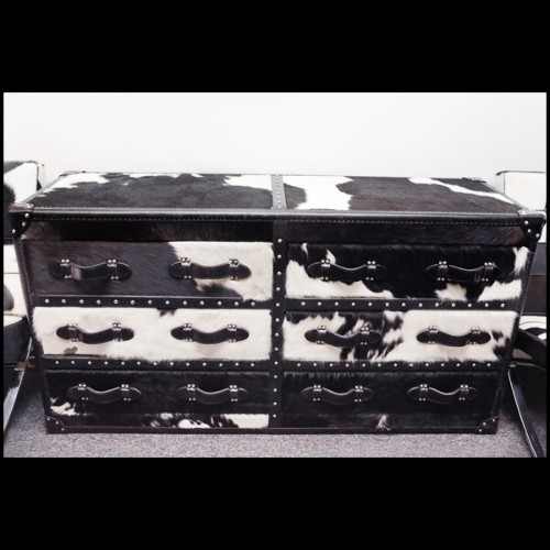 Coffre avec structure en bois massif recouvert de cuir de vachette noir et blanc 35-Cowhide Long