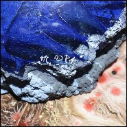 Set de deux sculptures en pâte de verre avec lanières en pâte de verre colorées en rouges et bleu PC-Glass Alchemy