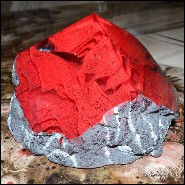 Set de deux sculptures en pâte de verre avec lanières en pâte de verre colorées en rouges et bleu PC-Glass Alchemy