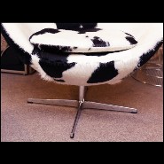 Fauteuil recouvert de cuir de vachette naturel sur pieds pivotants en acier inoxydable poli PC-Cowhide Egg