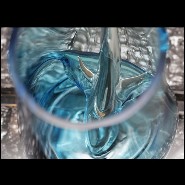 Vase en verre bleu soufflé à la main avec baleine en aluminium poli à travers le verre 104-Diving Whale Blue