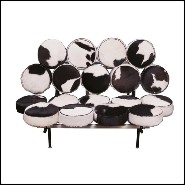 Canapé noir et blanc recouvert de cuir de vachette naturel traité sur pieds en acier inoxydable poli PC-Marshmallow