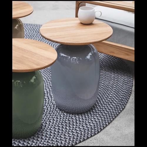 Table d'appoint avec base en céramique verte fabriquée à la main et plateau en teck 45-Aqua Ceramic