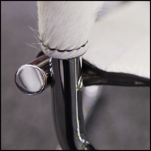 Fauteuil avec structure en acier inoxydable poli et cuir de vachette noir et blanc PC-Wassily Cowhide 1