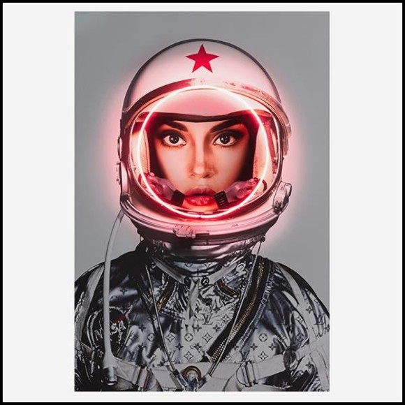 Photo with round pink neon led light 173-Astronaute Vuitton