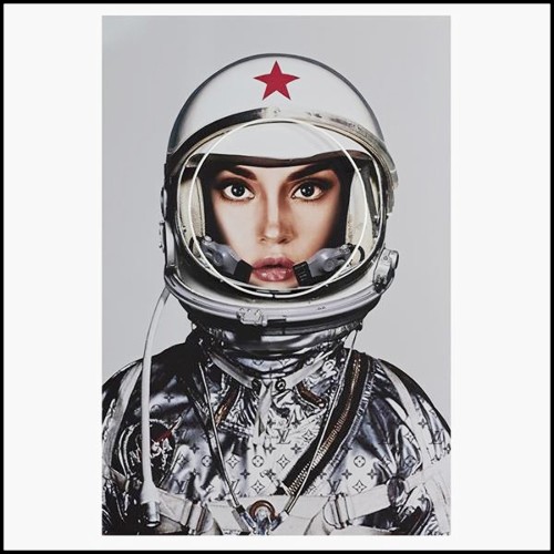 Photo with round pink neon led light 173-Astronaute Vuitton