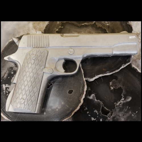 Sculpture réalisée par Philippe Perrin en 2000 PC-Revolver