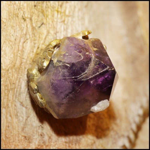 Chest of drawers with structure in solid beechwood with solid lianes and amethyst stone from Brazil PC-Amethyst Lianes
