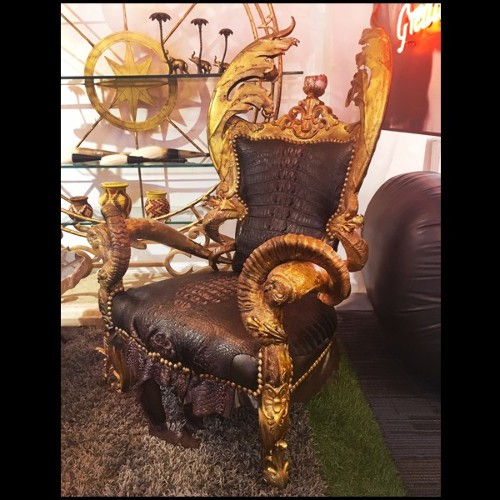 Fauteuil avec structure en bois de hêtre massif recouvert de peau d'alligator teinté noir naturel PC-Croco Black Bronze