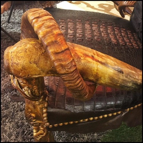 Fauteuil avec structure en bois de hêtre massif recouvert de peau d'alligator teinté noir naturel PC-Croco Black Bronze