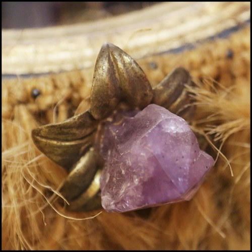 Mirror with frame in solid wood surrounded with pure amethyst stones PC-Amethyst