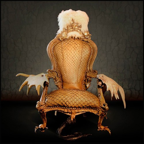 Fauteuil avec peau de piraruku et avec bois de rennes et queue de girafe PC-Piraruku