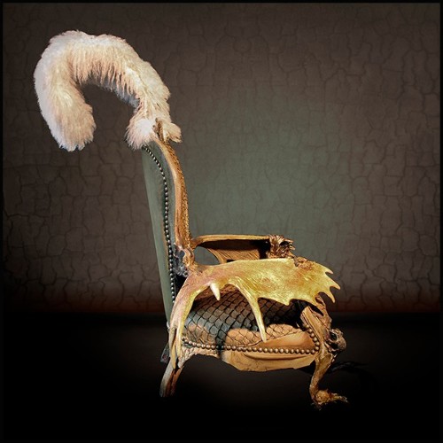 Fauteuil avec peau de piraruku et avec bois de rennes et queue de girafe PC-Piraruku