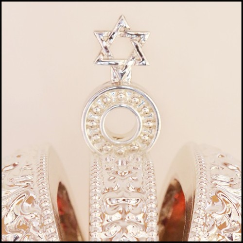 Sculpture d'un crâne en résine de poussière de marbre avec couronne Hebraïque PC-Skull Red Hebrew