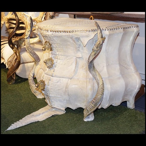 Commode en Croco finition blanc, cornes de Kudu, 3 tiroirs avec peau d'agneau de Mongolie 120- White Croco