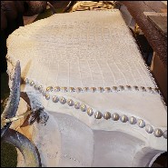 Commode en Croco finition blanc, cornes de Kudu, 3 tiroirs avec peau d'agneau de Mongolie 120- White Croco