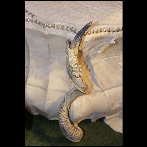 Commode en Croco finition blanc, cornes de Kudu, 3 tiroirs avec peau d'agneau de Mongolie 120- White Croco