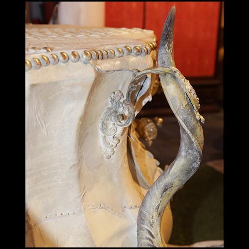 Commode en Croco finition blanc, cornes de Kudu, 3 tiroirs avec peau d'agneau de Mongolie 120- White Croco