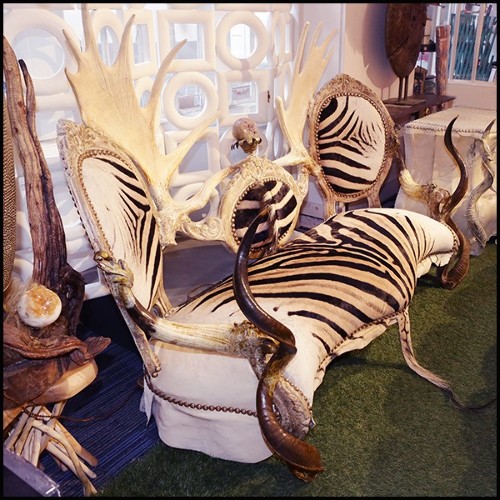 Canapé en bois de Hêtre avec peau de Zèbre, cornes de Zebu et amethyste PC-Sofa Zebra