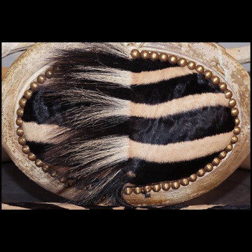 Canapé en bois de Hêtre avec peau de Zèbre, cornes de Zebu et amethyste PC-Sofa Zebra