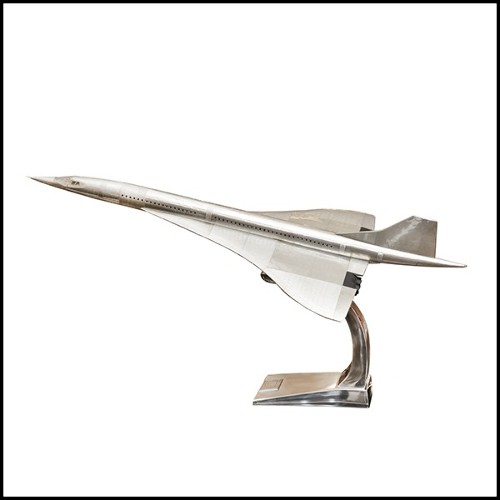 Model covered with riveted aluminium foil 133-Concorde Supersonic