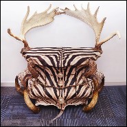 Commode en hêtre massif couvert avec véritable peau de zèbre PC-Zebra and Elk