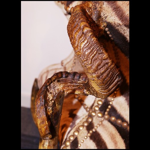 Chest in solid beech wood covered with real zebra skin PC-Zebra and Elk