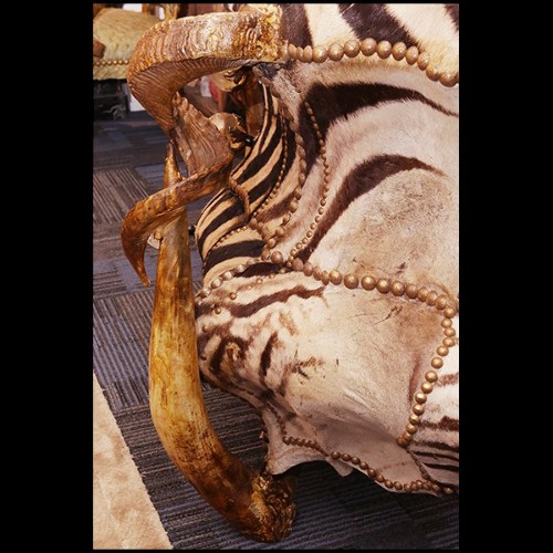 Chest in solid beech wood covered with real zebra skin PC-Zebra and Elk