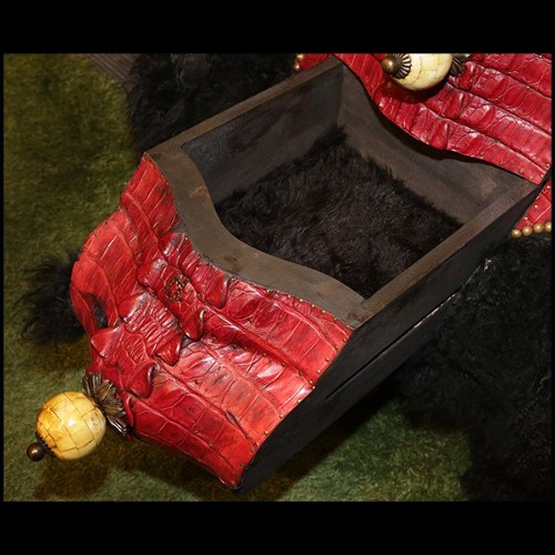 Commode en hêtre massif avec véritable peau de crocodile teintée rouge PC-Red Croco