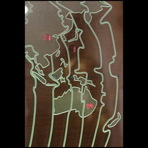 Horloge en bois naturel massif PC-World Map