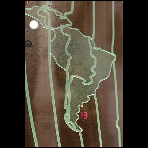 Clock in natural solid wengue wood PC-World Map
