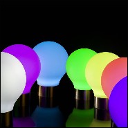 Lampadaire en résine pour utilisation intérieur ou extérieur 111-Colored Changed Bulb