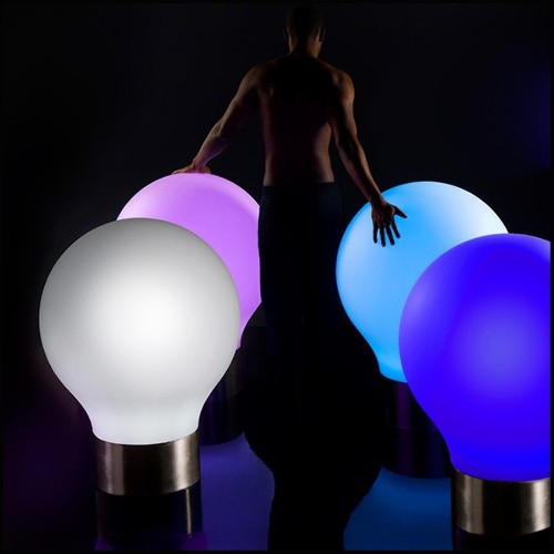 Lampadaire en résine pour utilisation intérieur ou extérieur 111-Colored Changed Bulb