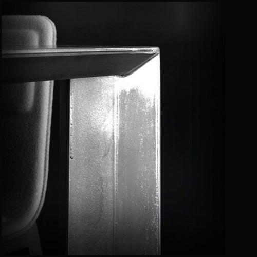 Table with raw steel structure in dark finish with colorless varnished finish 147-Acier black deep