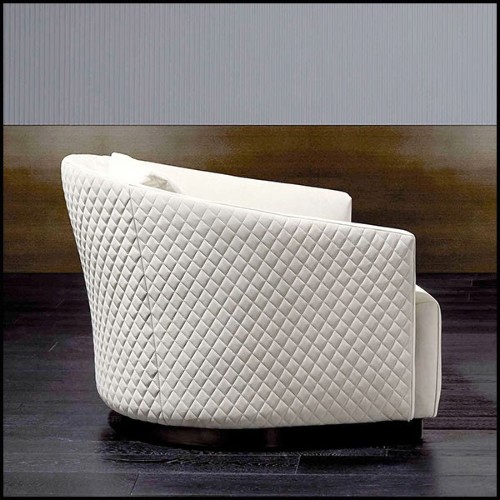 Fauteuil rembourré et couvert avec cuir véritable italien et dossier couvert avec cuir matelassé 150-Palacio