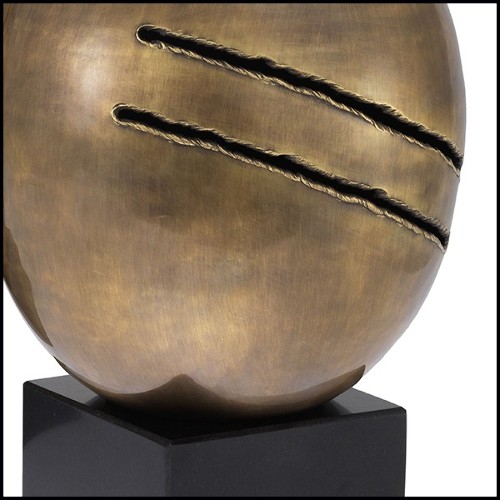 Set de 2 Objet de décoration en laiton finition vintage avec base en granite noir 24-Artistic Object.