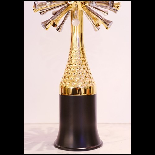 Sculpture with matte ebony base and with gold structure with golf ball pattern PC-Trophee Golfer