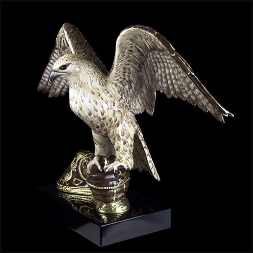Sculpture Faucon en porcelaine et finition or 24k 196-Falcon Flying