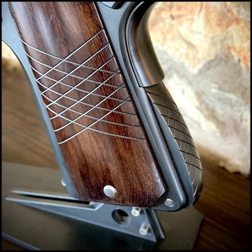 Sculpture acier et et cross en bois PC-Colt 45 Inox