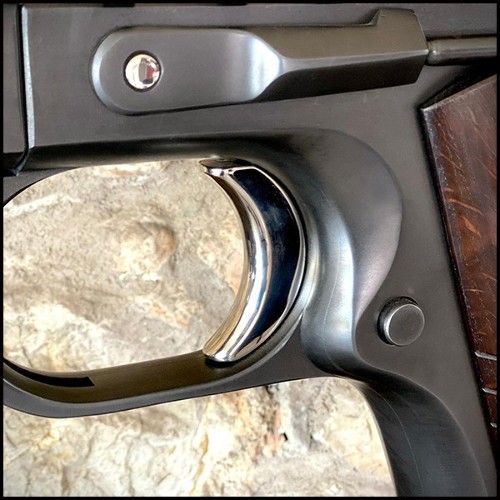 Sculpture acier et et cross en bois PC-Colt 45 Inox