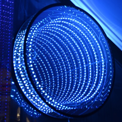 Wall decoration infinite mirrored effect and LED light PC-Infiny M