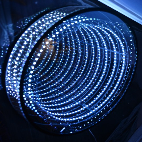 Wall decoration infinite mirrored effect and LED light PC-Infiny M