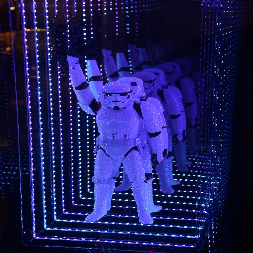 Décoration murale effet miroir infini et Stormtrooper PC-Storm M
