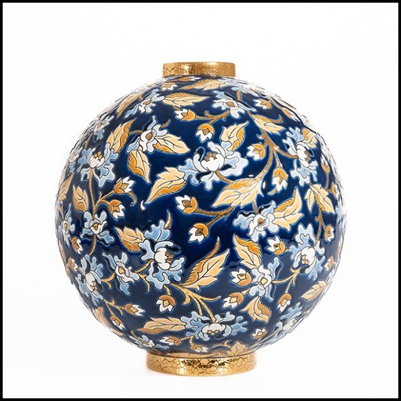 Vase 220- White and blue Flowers