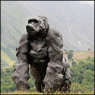 Sculpture 11 - Gorilla Grey Resin - Sculpture argentée - Pacific Compagnie.