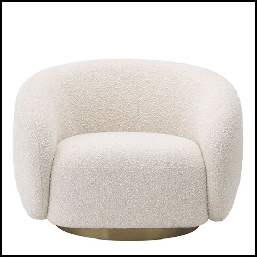 Fauteuil Pivotant Eichholtz Brice en tissu bouclé creme et base en acier finition laiton brossé, vue de face